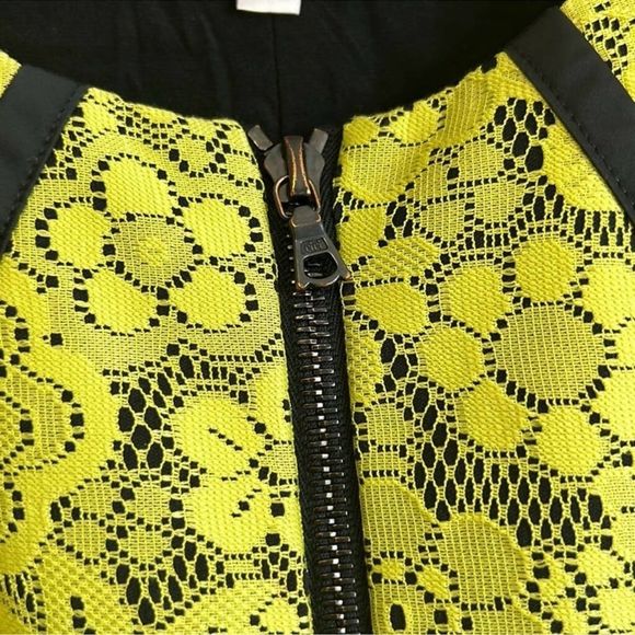 Alexis Cap Sleeve Crew Neck Front Zip Lace Overlay - Picture 6 of 7